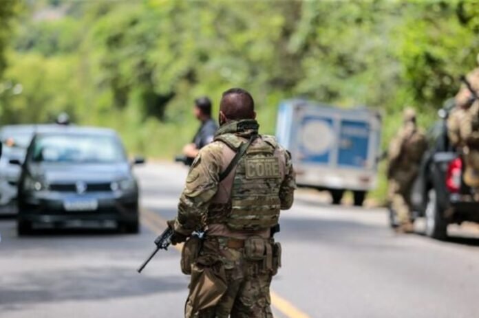 Operação deixou Estrada do Derba fechada por 5h . Crédito: Arisson Marinho/Correio