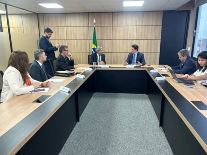 Reunião sobre voos. Crédito: Divulgação