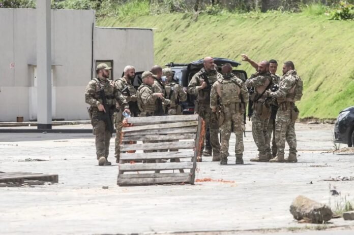 Operação em Valéria deixou um PF morto, além de nove suspeitos abatidos e um indivíduo preso - Foto: Rafaela Araújo | Ag. A TARDE