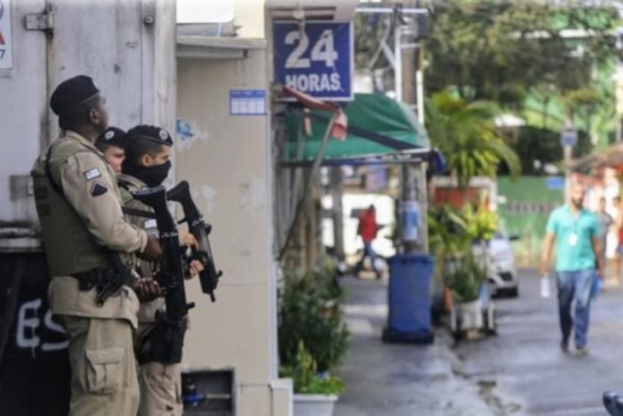 Policiamento está reforçado no Alto das Pombas. Crédito: Marina Silva/CORREIO