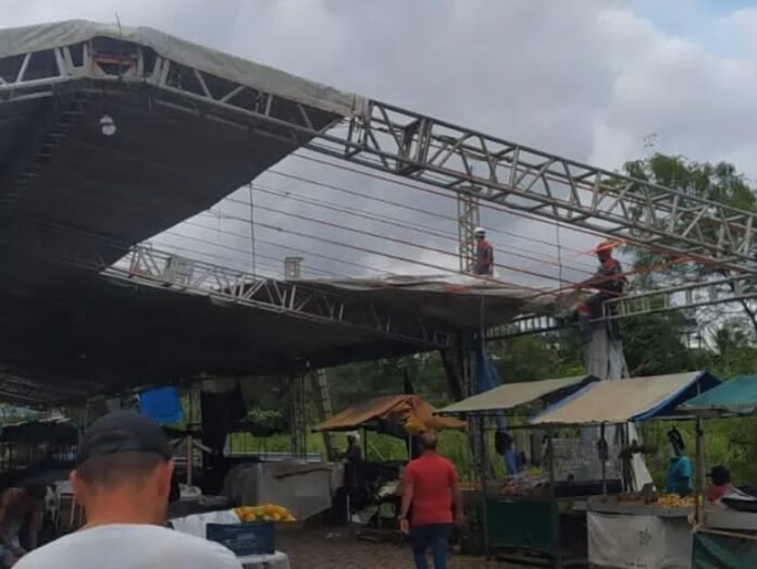 Toldos de proteção aos feirantes ocupam área de 1.600 metros quadrados - Foto: Cidadão Repórter | Via WhatsApp