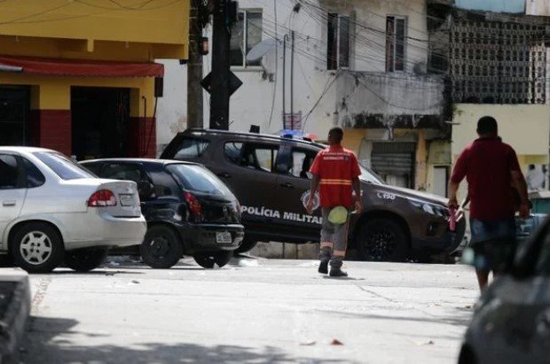 PM faz ronda na Engomadeira. Crédito: Arisson Marinho/CORREIO