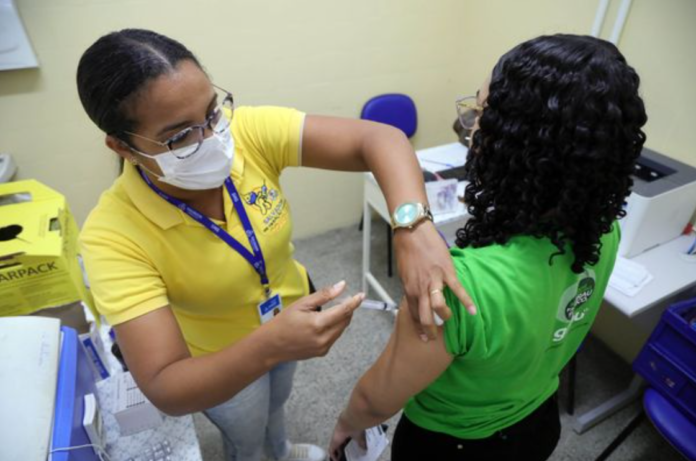 Vacinação continua em Salvador. Crédito: Bruno Concha/Secom PMS