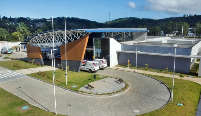A entrega foi realizada na segunda-feira, 11, pelo governador Jerônimo Rodrigues, acompanhado da secretária estadual da Saúde (Sesab), Roberta Santana - Foto: Joá Souza/GOVBA
