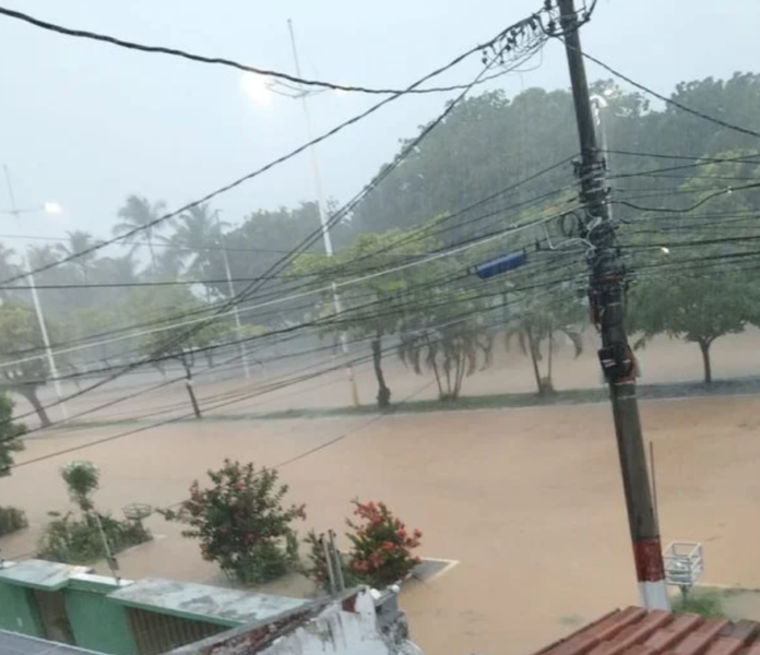 Chuva em Ilhéus provoca alagamentos e falta de energia Crédito: Reprodução