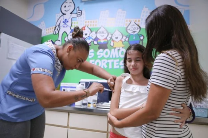 Vacinação contra a dengue já imunizou cerca de 1,2 mil crianças em Salvador Crédito: Lucas Moura/Secom PMS