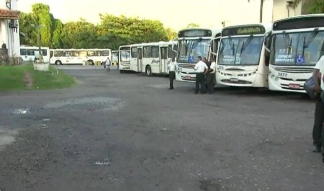 Rodoviários de empresas de transporte metropolitano decretam greve por tempo indeterminado — Foto: Reprodução/TV Bahia