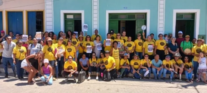 Protesto aconteceu na Praça do Garimpeiro, no centro de Palmeiras - Foto: Reprodução | Jornal da Chapada
