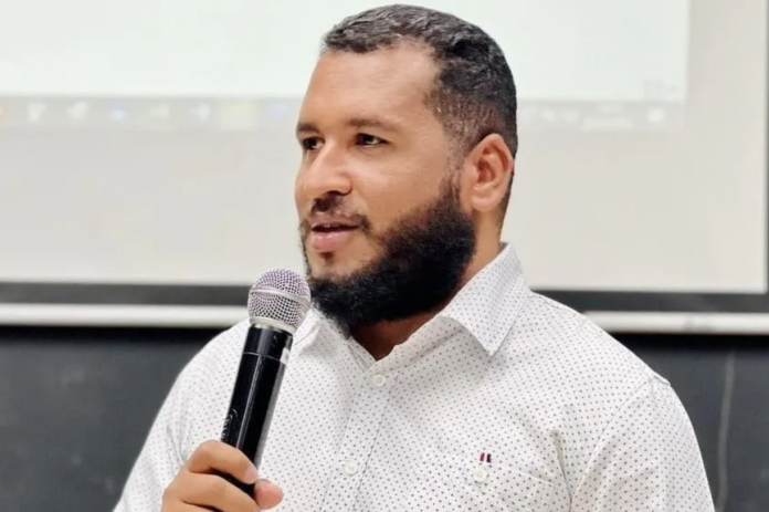 Segundo a oposição, Tiago Dias (PC do B) quer reconduzir Valnei dos Anjos para recuperar maioria na Câmara - Foto: Reprodução / Facebook