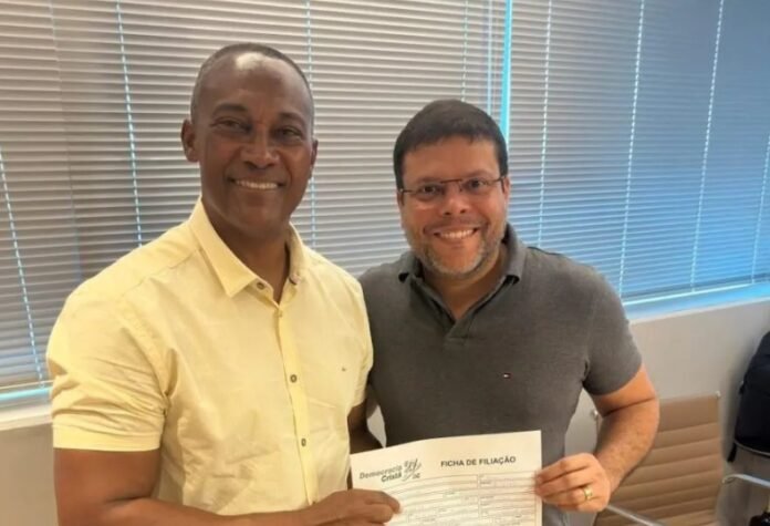 Troca da legenda de Carolino foi antecipada pelo portal A TARDE - Foto: Reprodução