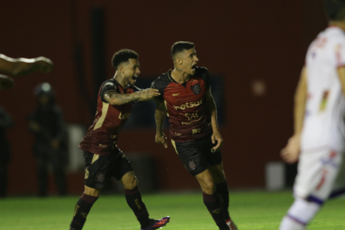 Camutanga foi quem virou o jogo para o Vitória Crédito: Paula Fróes/CORREIO