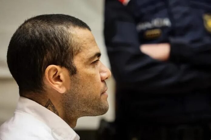 Daniel Alves sairá da prisão onde está detido desde 20 de janeiro de 2023 - Foto: Jordi Borras | AFP