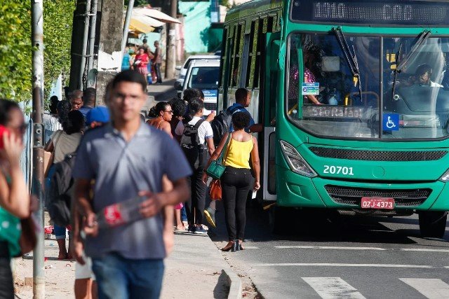 Ponto de ônibus em Salvador Crédito: Arisson Marinho / CORREIO