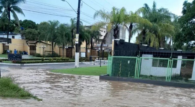 Lauro de Freitas é atingida por fortes temporais nesta quarta-feira - Foto: Reprodução