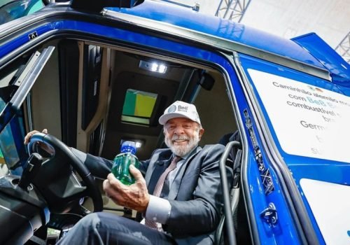 Lula destacou a força da matriz energética brasileira e afirmou que o país reúne condições únicas para liderar a oferta de combustíveis renováveis.

Foto: Ricardo Stuckert / PR