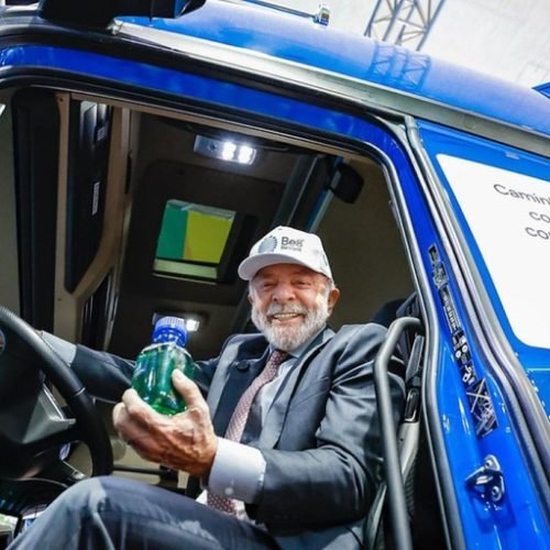 Lula destacou a força da matriz energética brasileira e afirmou que o país reúne condições únicas para liderar a oferta de combustíveis renováveis.

Foto: Ricardo Stuckert / PR