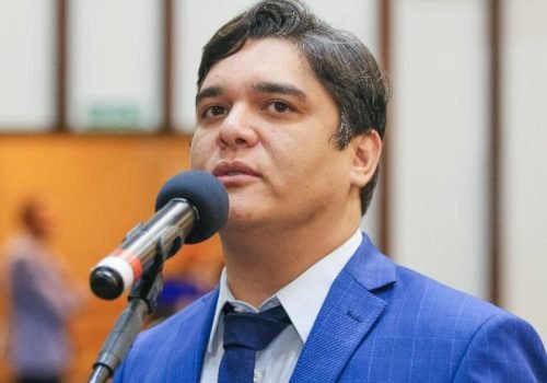 Deputado oficializou na ALBA sua saída do PV e filiação ao PSB durante a janela partidária


Foto: VannerCasaes/AgênciaALBA