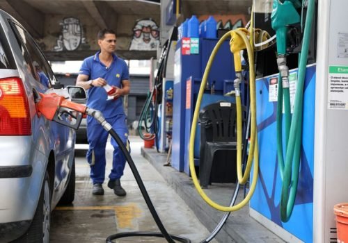 A Agência Nacional do Petróleo (ANP) emitiu autos de infração contra 85 postos e 19 distribuidoras de combustíveis que estavam descumprindo regras

Foto: Rovena Rosa/Agência Brasil