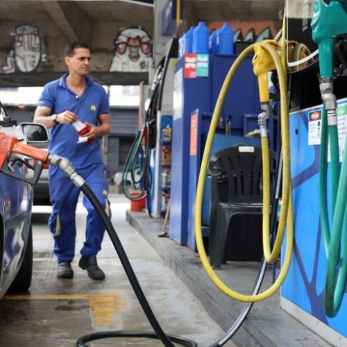 A Agência Nacional do Petróleo (ANP) emitiu autos de infração contra 85 postos e 19 distribuidoras de combustíveis que estavam descumprindo regras

Foto: Rovena Rosa/Agência Brasil
