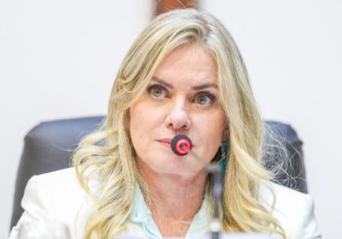 Matéria apresentada pela presidente da ALBA, deputada Ivana Bastos, foi subscrita por mais 21 parlamentares


Foto: SandraTravassos/AgênciaALBA
