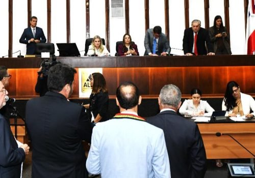 Plenário ainda deu autorização para que o Estado da Bahia promova a cooperação financeira com a União e aprovou mais um projeto do TJ e outro de utilidade pública

Foto: Carlos Amilton/AgênciaALBA