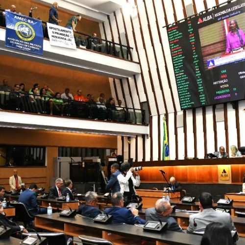 Presidente Ivana Bastos considera que a aprovação de mais de 800 matérias neste primeiro semestre premia o esforço de todo o Parlamento


Foto: PauloMocofaya/AgênciaALBA