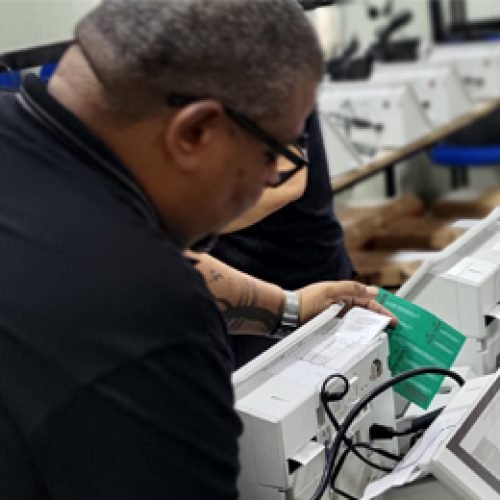 Em Salvador, procedimento será  iniciado na terça -feira (22/9) no Centro de Apoio Técnico (CAT) do Tribunal, no Porto Seco Pirajá, e envolverá a preparação de mais de 5 mil equipamentos

Foto: TRE-BA