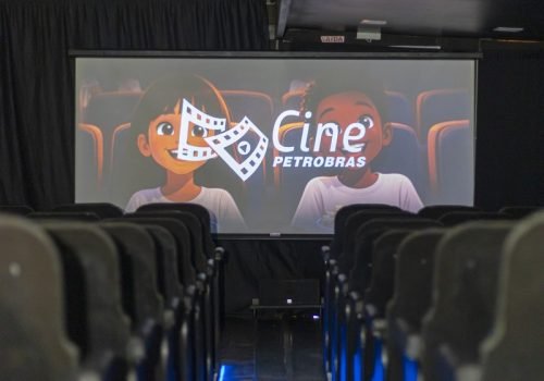 Foto: Cinema itinerante tem sala climatizada, poltronas confortáveis e tecnologia de ponta

Foto: Cepar