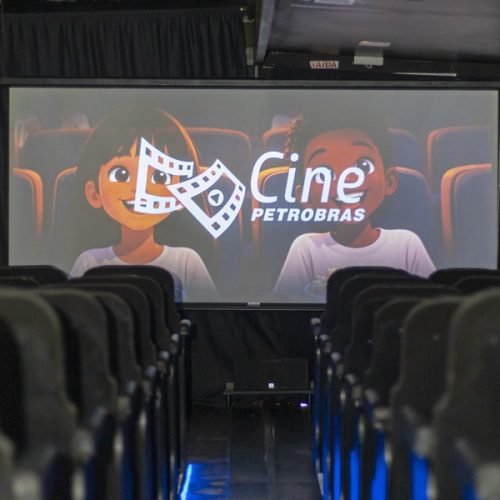 Foto: Cinema itinerante tem sala climatizada, poltronas confortáveis e tecnologia de ponta

Foto: Cepar