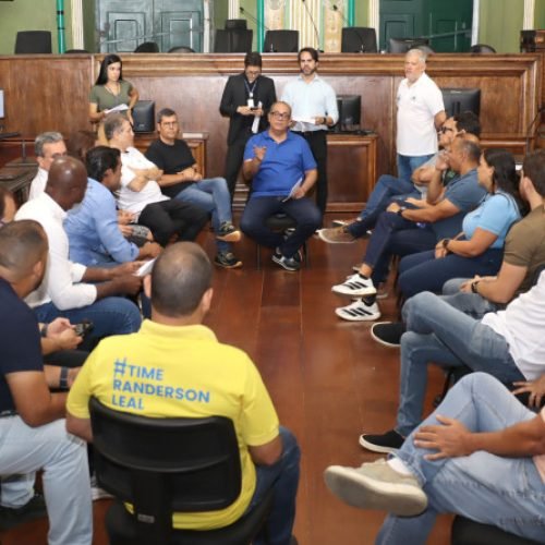 Colegiado acordou a pauta da sessão ordinária da próxima segunda-feira (28)
Colégio de Líderes define votação de mudança no PPA e projetos de vereadores 

Foto: Reginaldo Ipê