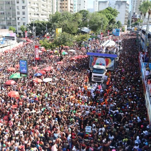 O Carnaval na Avenida volta a brilhar, atraindo grandes públicos