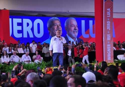 "Quem era negro ficou branco. Quem era branco ficou negro. Eles brincam com esse valor do ser humano", disse o candidato ao senado

Foto: Morgana Montalvão