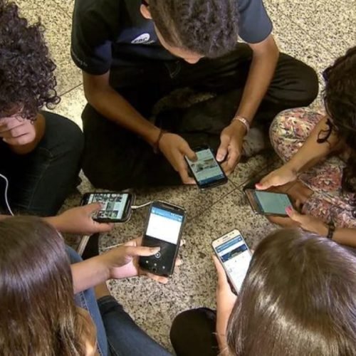 O ECA Digital prevê mecanismos para reduzir a exposição de crianças e adolescentes a conteúdos ilegais ou prejudiciais