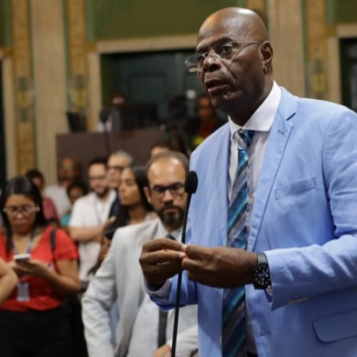 Hamilton Assis defende a utilização de recursos de inteligência e câmeras corporais
Vereador cobra investigação sobre nove mortes em ação policial em Cajazeiras

Foto: Divulgação