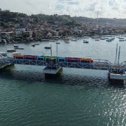 Embarque e desembarque de passageiros será entre a Calçada e o Lobato. Governador participou da viagem-teste, que se estendeu até a Parada Marisqueiras, em Plataforma


Foto: Joá Souza/GOVBA