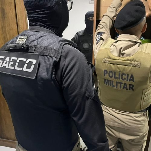 Operação “Banda Suja" prende quatro PMs investigados por formação de milícia na região de Ipirá