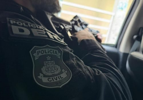 As vítimas foram sequestradas em um centro comercial no Caminho das Árvores, na tarde de ontem