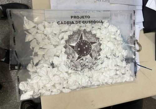 Foto: A droga foi localizada em veículo interceptado após denúncia

Foto: Ascom - PCBA