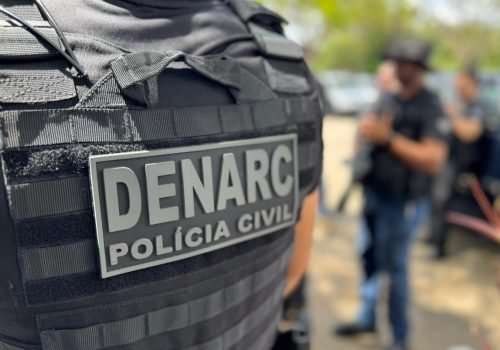 A ação realizada em Simões Filho contou com o apoio de cães farejadores e integra ofensiva nacional contra o tráfico de drogas]

Foto: Divulgação: Ascom PCBA