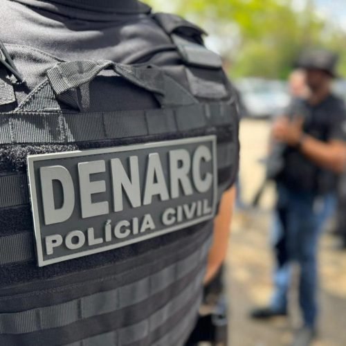 A ação realizada em Simões Filho contou com o apoio de cães farejadores e integra ofensiva nacional contra o tráfico de drogas]

Foto: Divulgação: Ascom PCBA