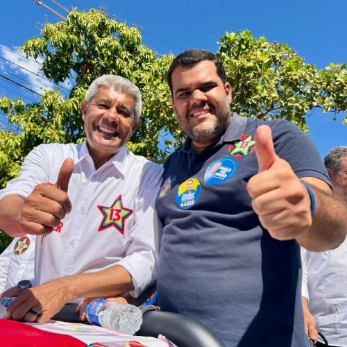 Prefeito União Brasil de ACM NETO recepciona Jerônimo com adesivo do 13 no peito

Foto: Divulgação