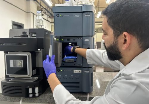 Cromatógrafos permitem identificar e quantificar drogas, medicamentos, venenos e outras substâncias em amostras biológicas

Foto: Ascom/DPT