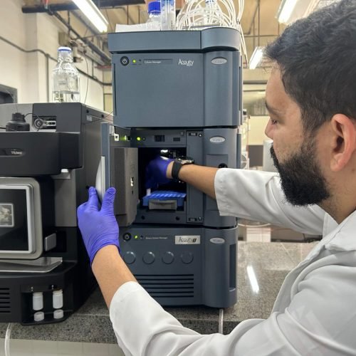 Cromatógrafos permitem identificar e quantificar drogas, medicamentos, venenos e outras substâncias em amostras biológicas

Foto: Ascom/DPT