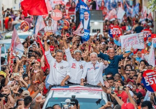 Candidato ao Senado afirma que a população terá de escolher entre um projeto que garante imposto zero para a cesta básica e outro que reduziu impostos de jet skis e videogames

Foto: Luis Capellão