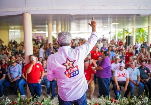 Governador reuniu gestores de seis Territórios de Identidade para intensificar a campanha de Lula na reta final do segundo turno

Foto: Thássio Ramos