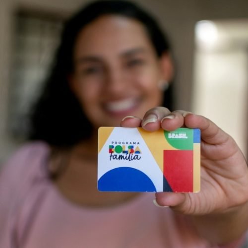 Como costuma ocorrer no Bolsa Família, 84,14% dos responsáveis familiares são mulheres: 15,7 milhões