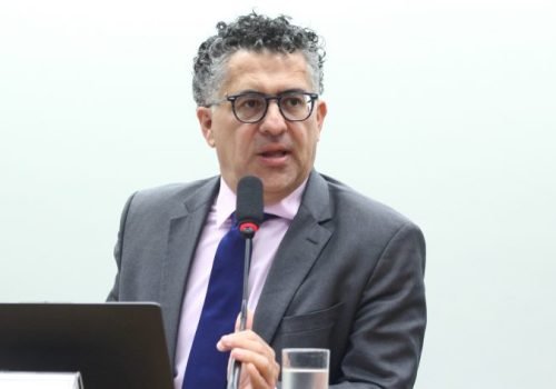 Alencar Santana: "Temos que implementar tudo que pudermos já"

Fotos: Vinicius Loures / Câmara dos Deputados