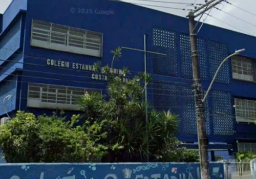 Foto: O colégio fica na Cidade Baixa, no bairro da Ribeira