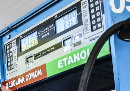 Brasil deixará de importar 900 milhões de litros de gasolina por ano


Foto: José Cruz/Agência Brasil