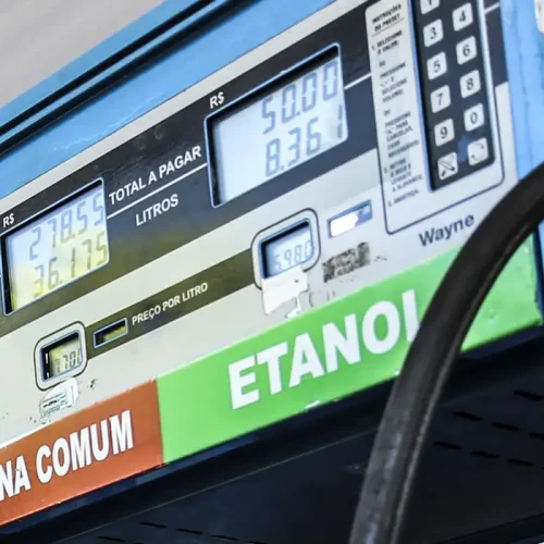 Brasil deixará de importar 900 milhões de litros de gasolina por ano


Foto: José Cruz/Agência Brasil